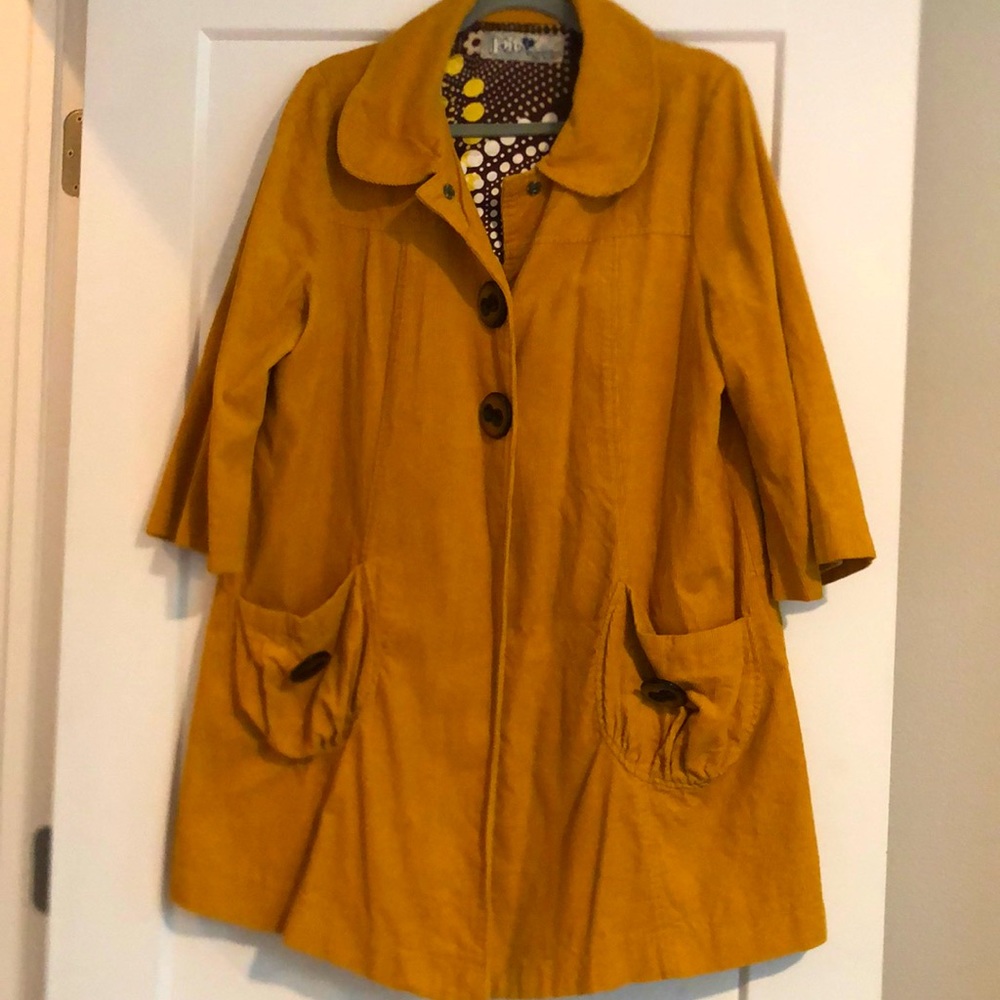 Corduroy yellow jacket with beautiful sixties pattern lining.